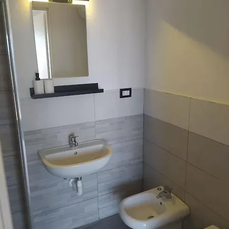 A Cartulina E Napulè Attico Con Vista Porto Ascensore Colazione Inclusa Nel Cuore Autentico Di A 5 Minuti Dalla Stazione E Dal Centro Storico Ac Bed & Breakfast 3*
