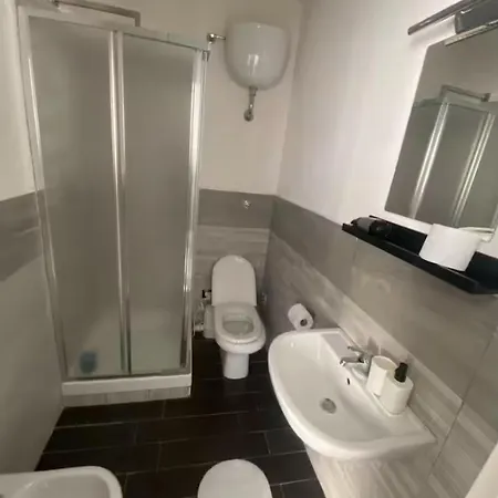 A Cartulina E Napulè Attico Con Vista Porto Ascensore Colazione Inclusa Nel Cuore Autentico Di A 5 Minuti Dalla Stazione E Dal Centro Storico Ac 3*