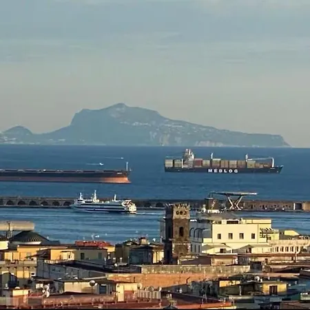 A Cartulina E Napulè Attico Con Vista Porto Ascensore Colazione Inclusa Nel Cuore Autentico Di A 5 Minuti Dalla Stazione E Dal Centro Storico Ac Bed & Breakfast Napoli