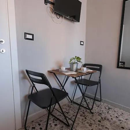 Bed & Breakfast A Cartulina E Napulè Attico Con Vista Porto Ascensore Colazione Inclusa Nel Cuore Autentico Di A 5 Minuti Dalla Stazione E Dal Centro Storico Ac