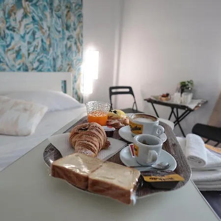 A Cartulina E Napulè Attico Con Vista Porto Ascensore Colazione Inclusa Nel Cuore Autentico Di A 5 Minuti Dalla Stazione E Dal Centro Storico Ac Napoli