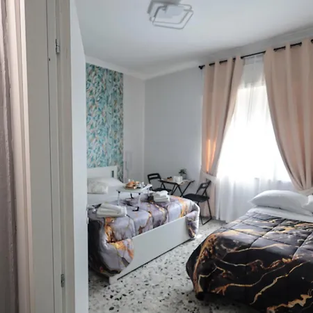 A Cartulina E Napulè Attico Con Vista Porto Ascensore Colazione Inclusa Nel Cuore Autentico Di A 5 Minuti Dalla Stazione E Dal Centro Storico Ac Bed & Breakfast