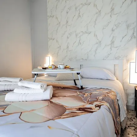 Bed & Breakfast A Cartulina E Napulè Attico Con Vista Porto Ascensore Colazione Inclusa Nel Cuore Autentico Di A 5 Minuti Dalla Stazione E Dal Centro Storico Ac 3*