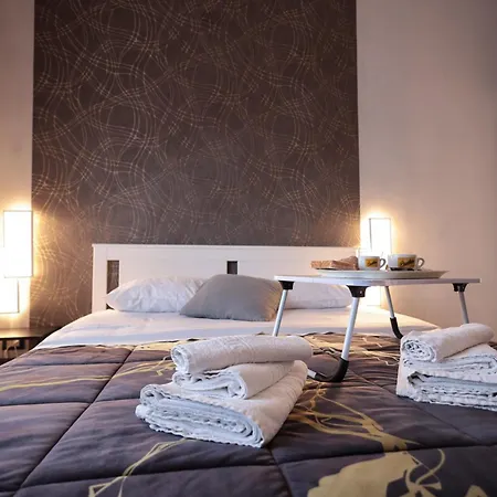 A Cartulina E Napulè Attico Con Vista Porto Ascensore Colazione Inclusa Nel Cuore Autentico Di A 5 Minuti Dalla Stazione E Dal Centro Storico Ac Bed & Breakfast