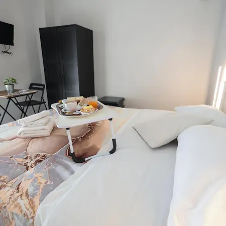 A Cartulina E Napulè Attico Con Vista Porto Ascensore Colazione Inclusa Nel Cuore Autentico Di A 5 Minuti Dalla Stazione E Dal Centro Storico Ac Bed & Breakfast