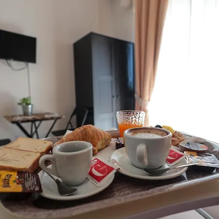 A Cartulina E Napulè Attico Con Vista Porto Ascensore Colazione Inclusa Nel Cuore Autentico Di A 5 Minuti Dalla Stazione E Dal Centro Storico Ac Napoli