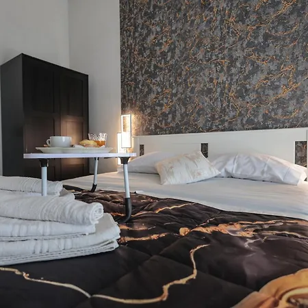 A Cartulina E Napulè Attico Con Vista Porto Ascensore Colazione Inclusa Nel Cuore Autentico Di A 5 Minuti Dalla Stazione E Dal Centro Storico Ac Bed & Breakfast