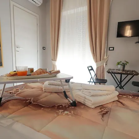 A Cartulina E Napulè Attico Con Vista Porto Ascensore Colazione Inclusa Nel Cuore Autentico Di A 5 Minuti Dalla Stazione E Dal Centro Storico Ac Bed & Breakfast Napoli