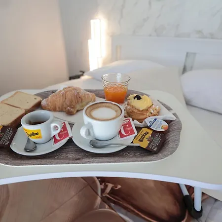 Bed & Breakfast A Cartulina E Napulè Attico Con Vista Porto Ascensore Colazione Inclusa Nel Cuore Autentico Di A 5 Minuti Dalla Stazione E Dal Centro Storico Ac Napoli