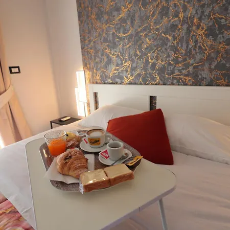 A Cartulina E Napulè Attico Con Vista Porto Ascensore Colazione Inclusa Nel Cuore Autentico Di A 5 Minuti Dalla Stazione E Dal Centro Storico Ac 3*