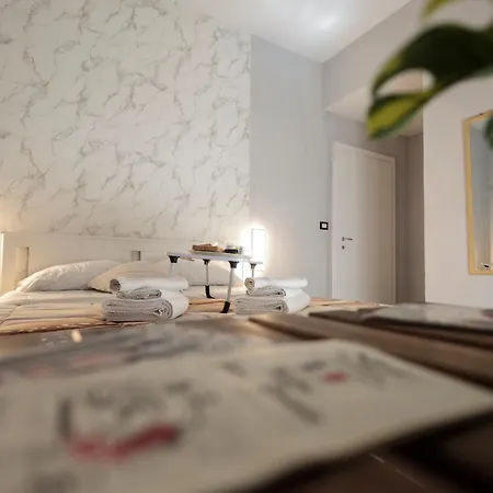 Bed & Breakfast A Cartulina E Napulè Attico Con Vista Porto Ascensore Colazione Inclusa Nel Cuore Autentico Di A 5 Minuti Dalla Stazione E Dal Centro Storico Ac 3*
