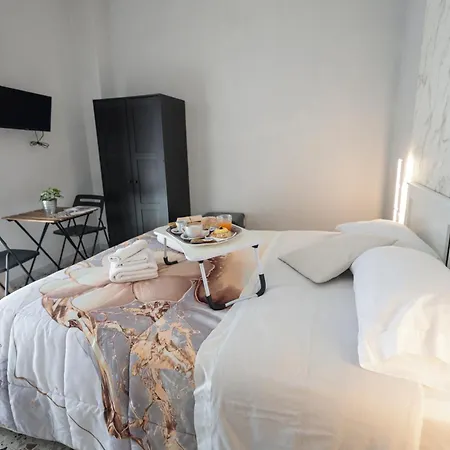 A Cartulina E Napulè Attico Con Vista Porto Ascensore Colazione Inclusa Nel Cuore Autentico Di A 5 Minuti Dalla Stazione E Dal Centro Storico Ac Bed & Breakfast Napoli
