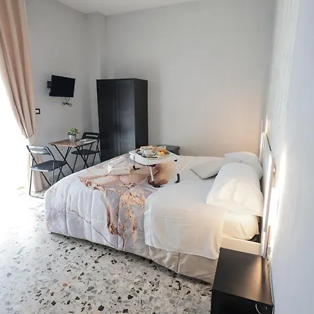 A Cartulina E Napulè Attico Con Vista Porto Ascensore Colazione Inclusa Nel Cuore Autentico Di A 5 Minuti Dalla Stazione E Dal Centro Storico Ac Bed & Breakfast