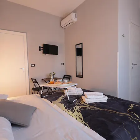 Bed & Breakfast A Cartulina E Napulè Attico Con Vista Porto Ascensore Colazione Inclusa Nel Cuore Autentico Di A 5 Minuti Dalla Stazione E Dal Centro Storico Ac