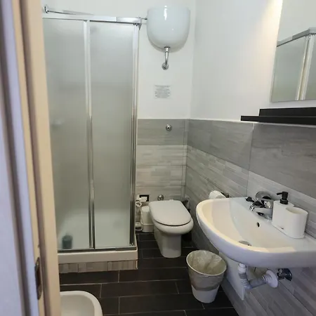 فندق مبيت وإفطار A Cartulina E Napule نابولي