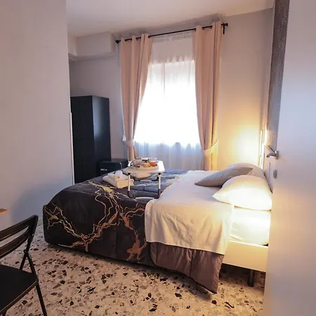 فندق مبيت وإفطار A Cartulina E Napule