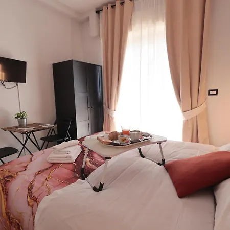 فندق مبيت وإفطار A Cartulina E Napule نابولي